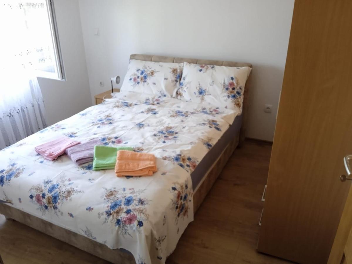 Apartman Josipa Peroj Eksteriør billede